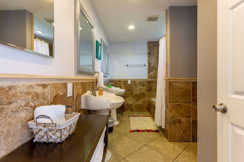 Photo of Bathroom in Lincoln Acres