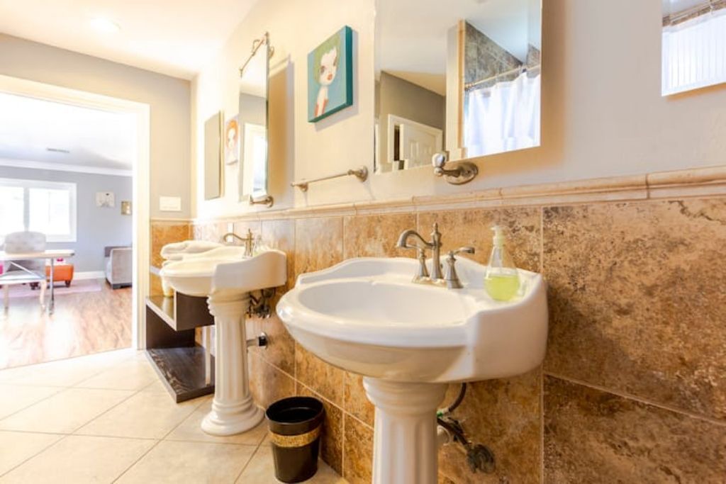Photo of Bathroom in Lincoln Acres