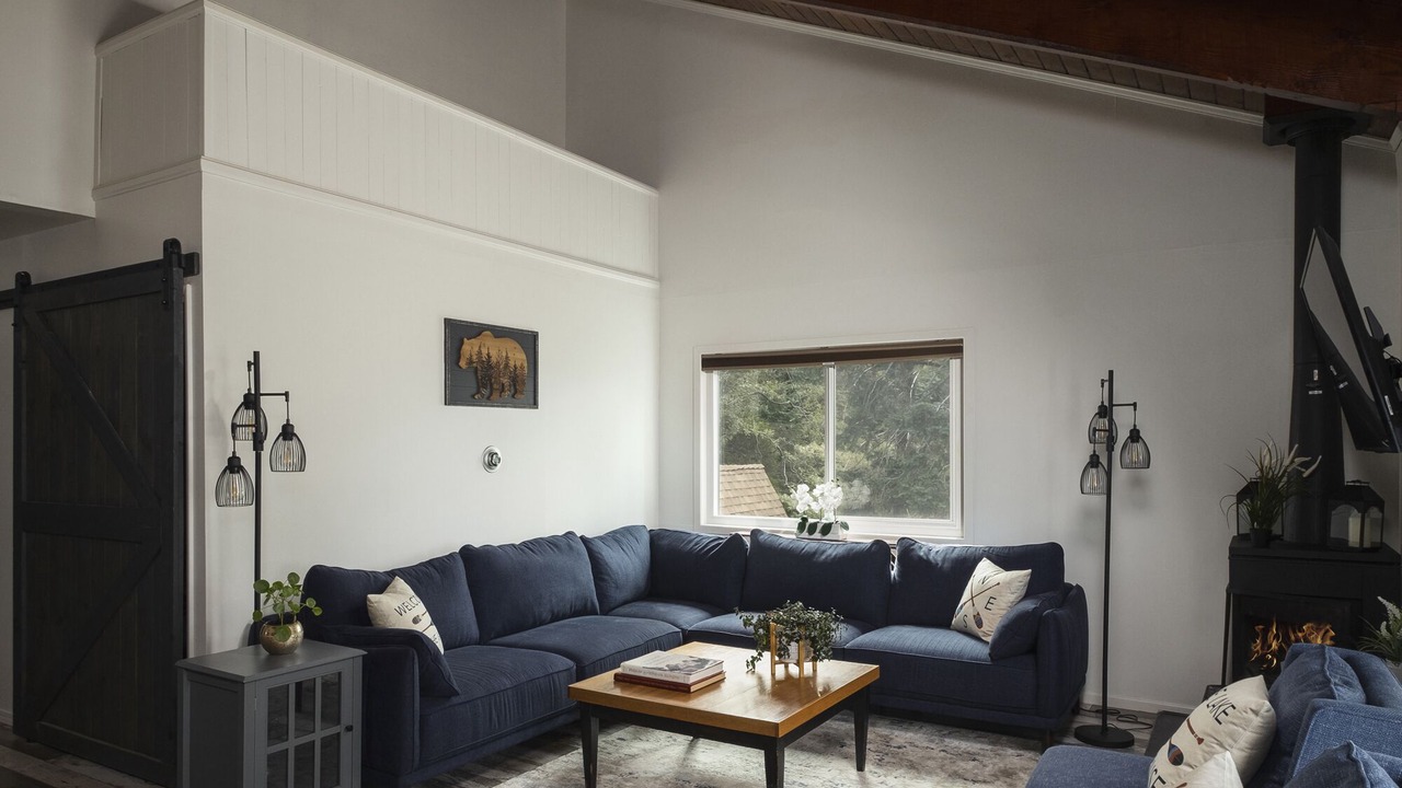 Photo of Livingroom in Arrowhead Villas