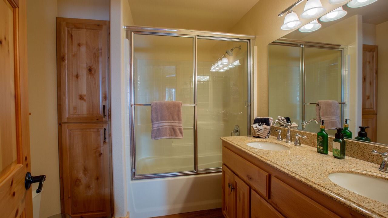 Photo of Bathroom in Peter Pan
