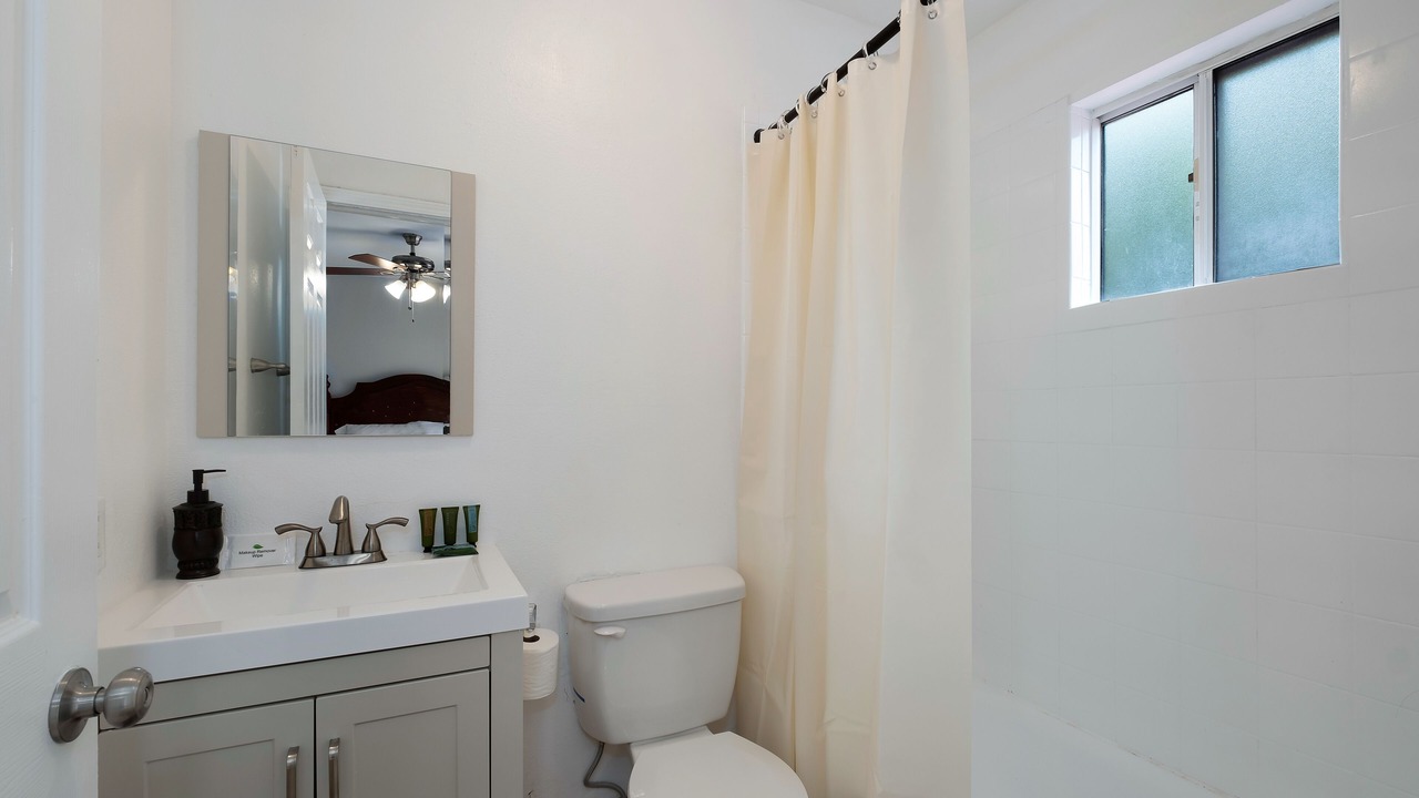 Photo of Bathroom in Mid-Wilshire