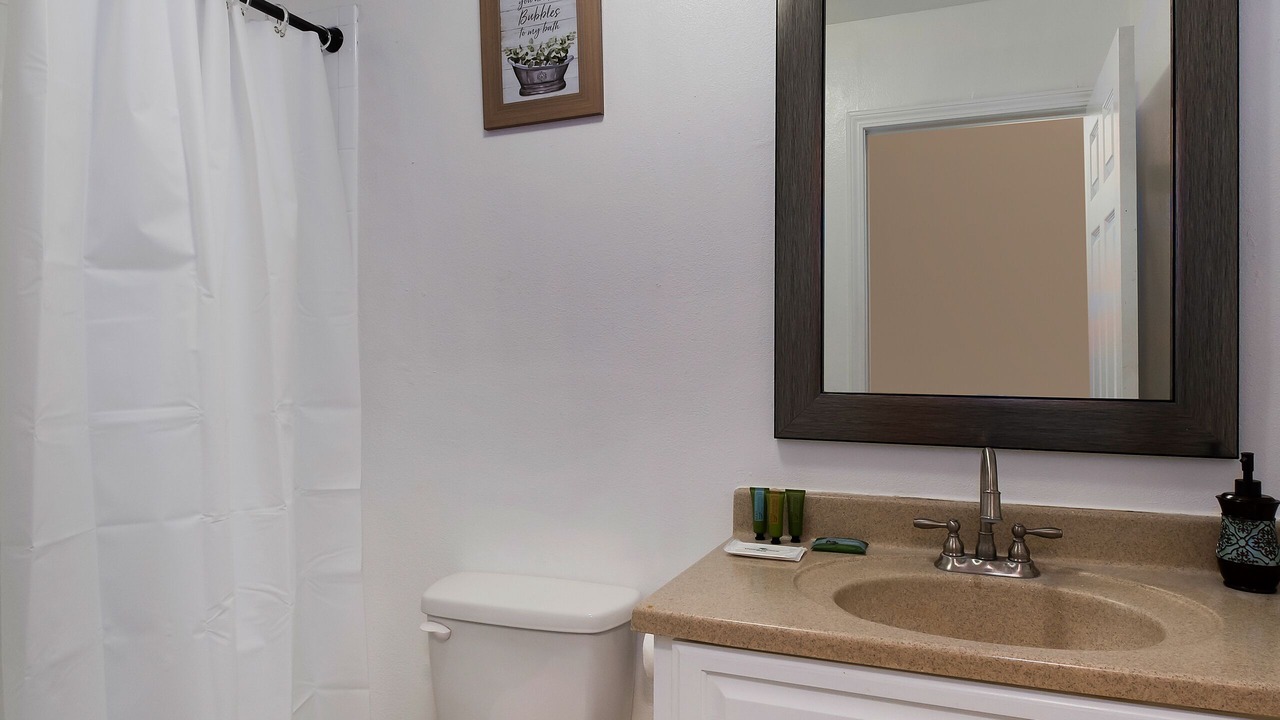 Photo of Bathroom in Mid-Wilshire