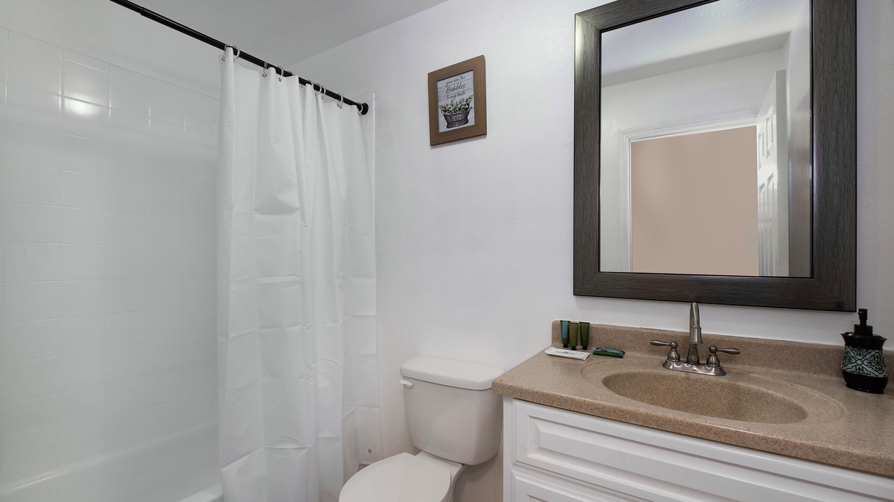 Photo of Bathroom in Mid-Wilshire
