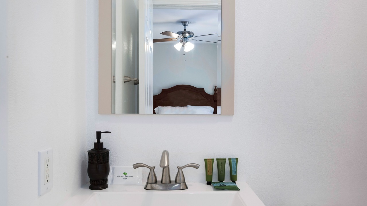 Photo of Bathroom in Mid-Wilshire