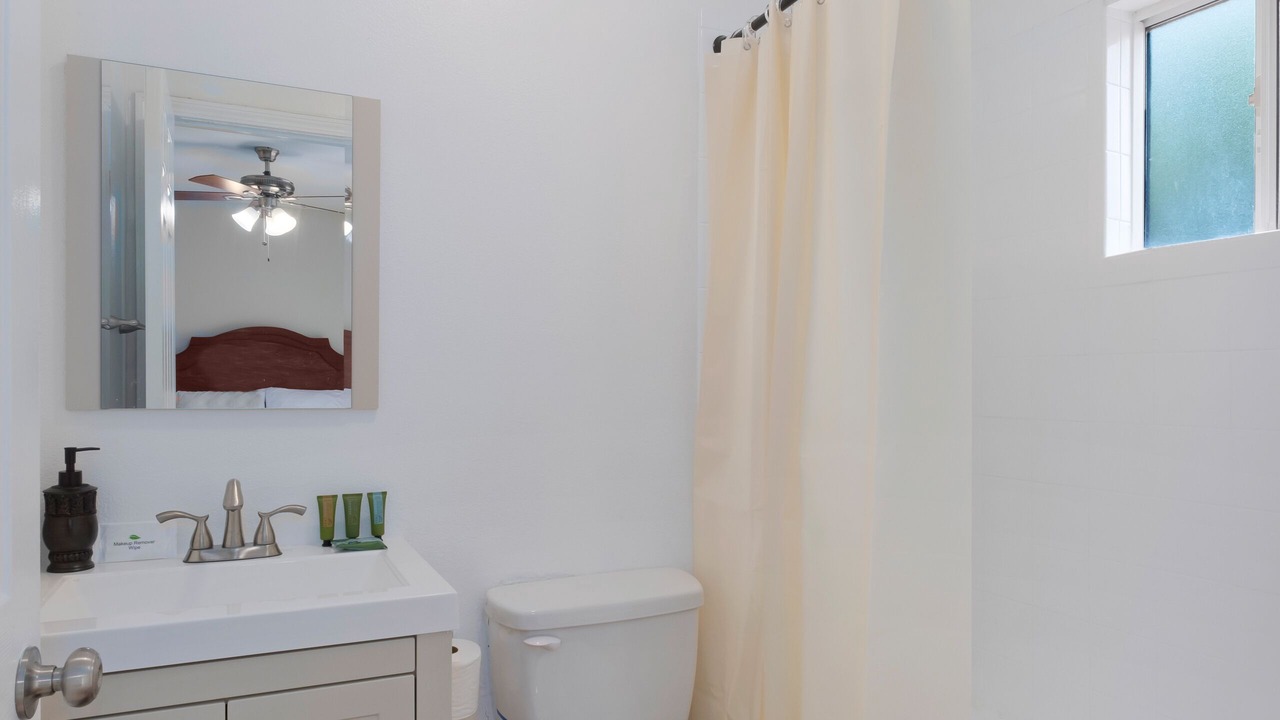 Photo of Bathroom in Mid-Wilshire