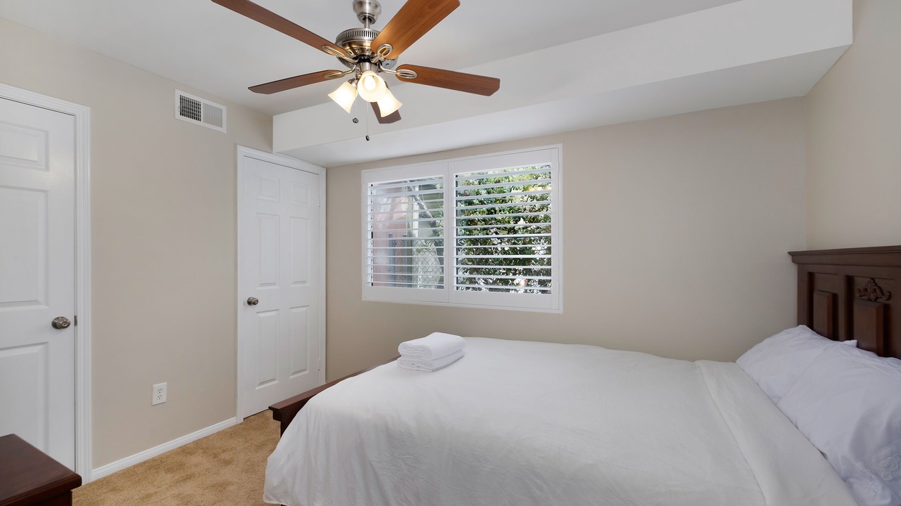 Photo of Bedroom in Mid-Wilshire