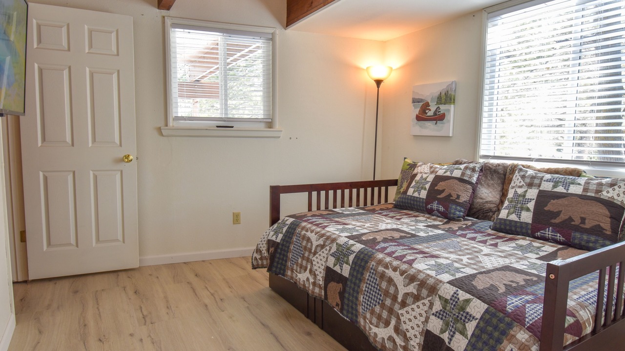 Photo of Bedroom in Green Valley Lake