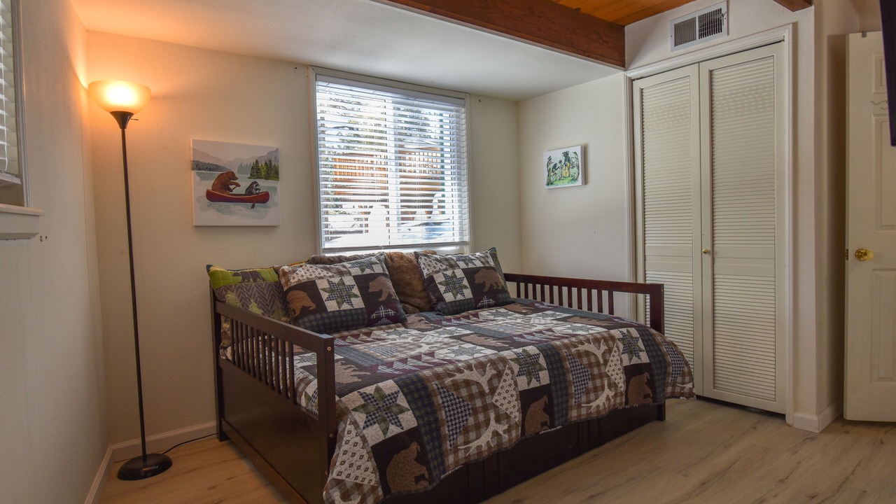 Photo of Bedroom in Green Valley Lake
