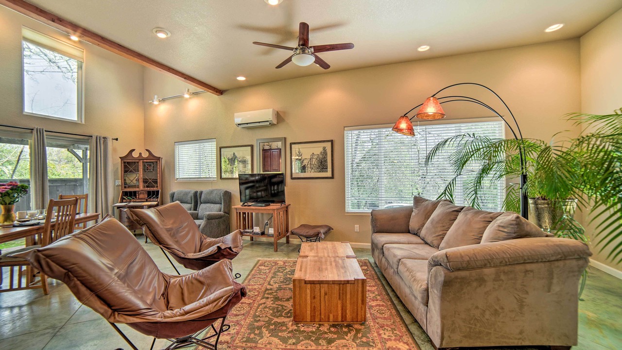 Photo of Livingroom in Vichy Springs