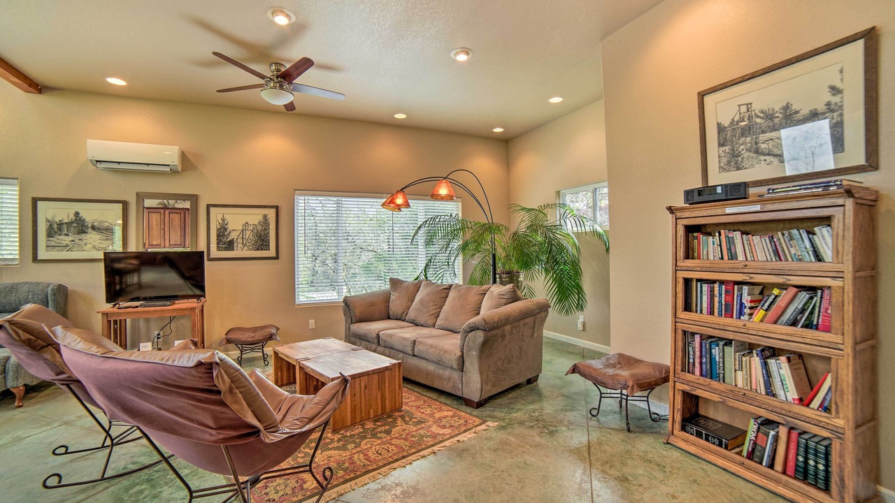 Photo of Livingroom in Vichy Springs