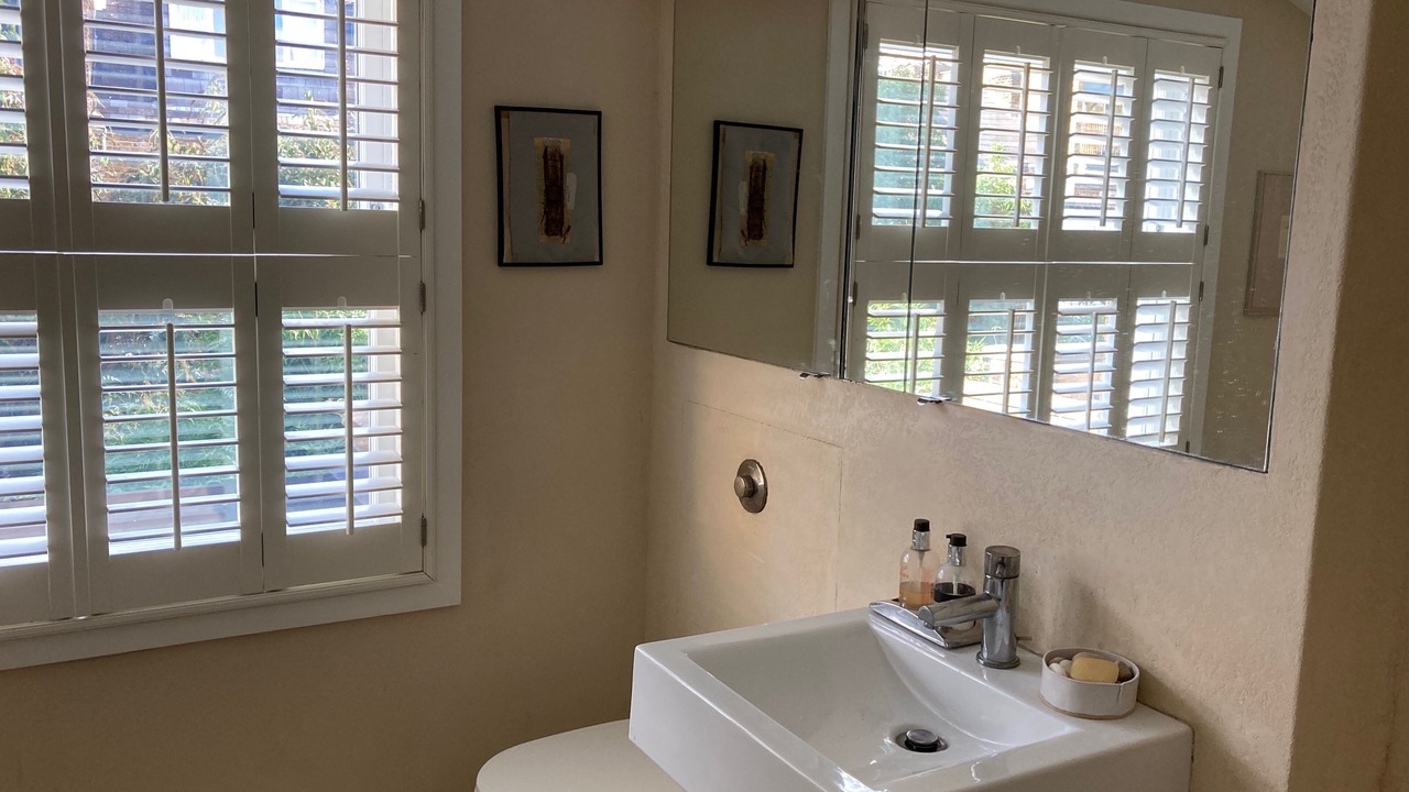 Photo of Bathroom in Ravenscourt Park
