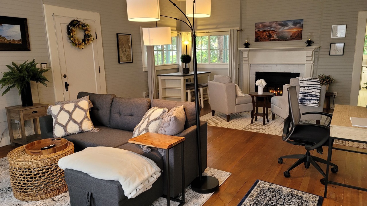 Photo of Livingroom in Monterey