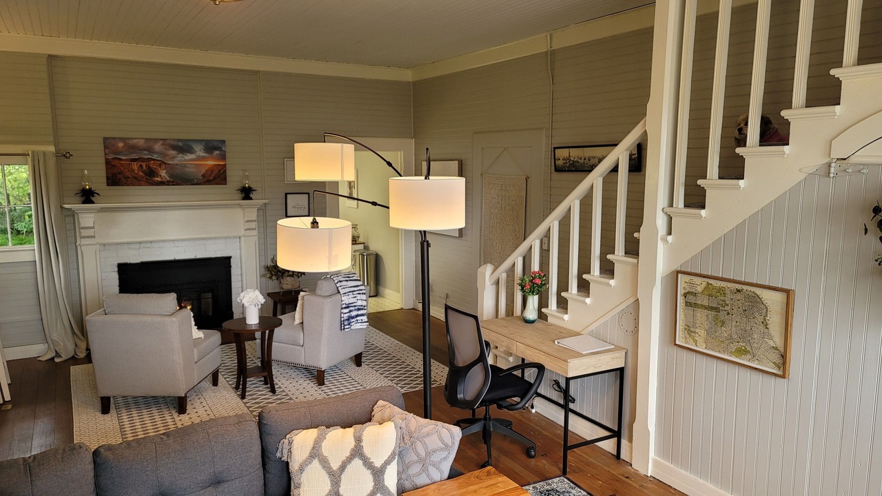 Photo of Livingroom in Monterey