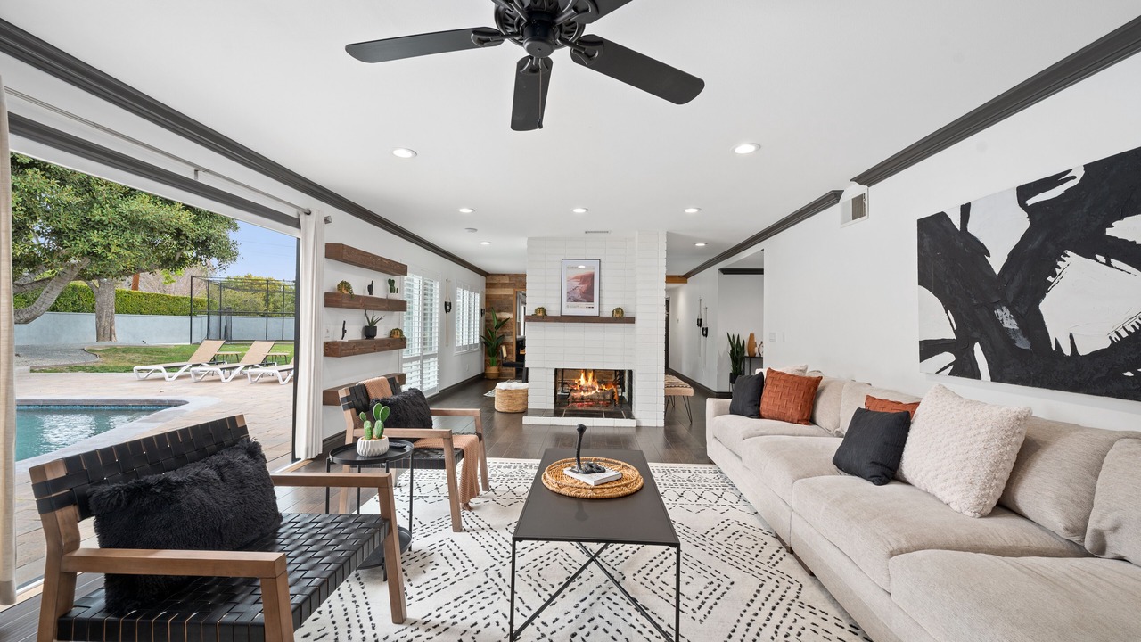 Photo of Livingroom in Fullerton