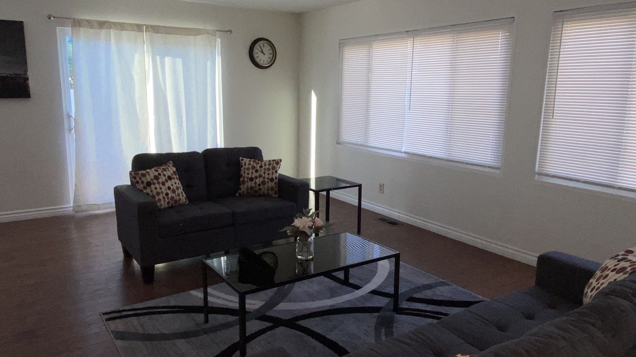 Photo of Livingroom in Woodland Hills