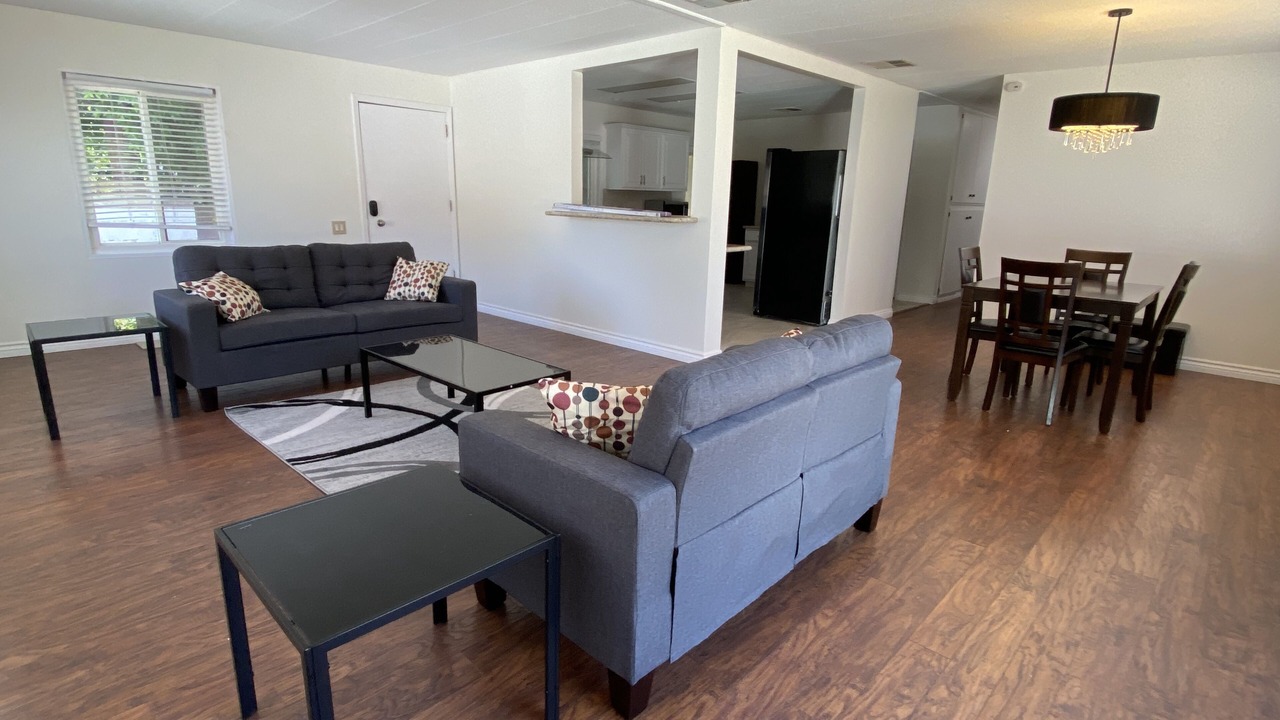 Photo of Livingroom in Woodland Hills