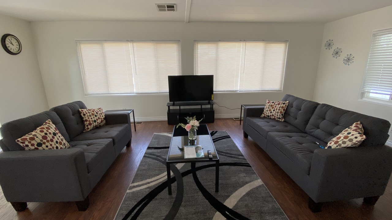 Photo of Livingroom in Woodland Hills