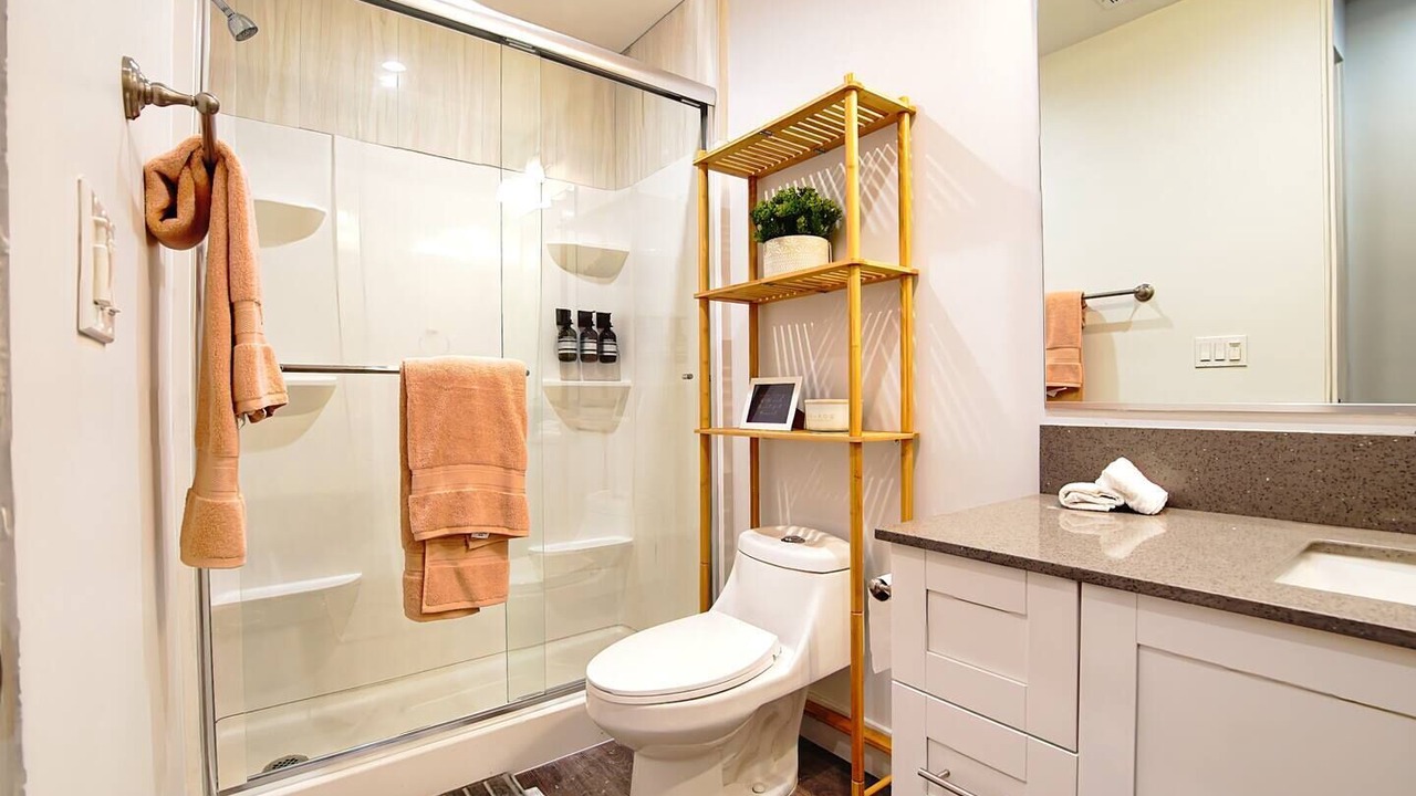 Photo of Bathroom in Lawndale