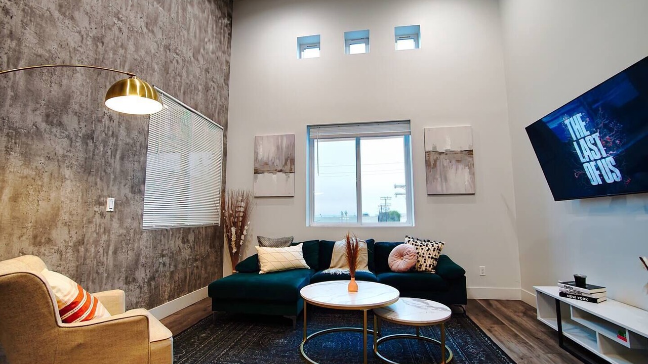 Photo of Livingroom in Lawndale