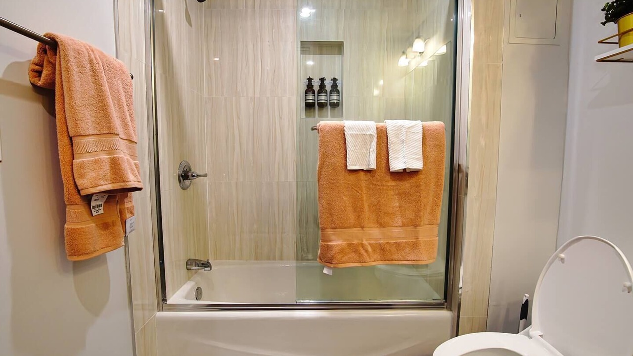 Photo of Bathroom in Lawndale