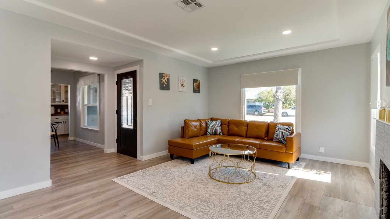 Photo of Livingroom in San Fernando