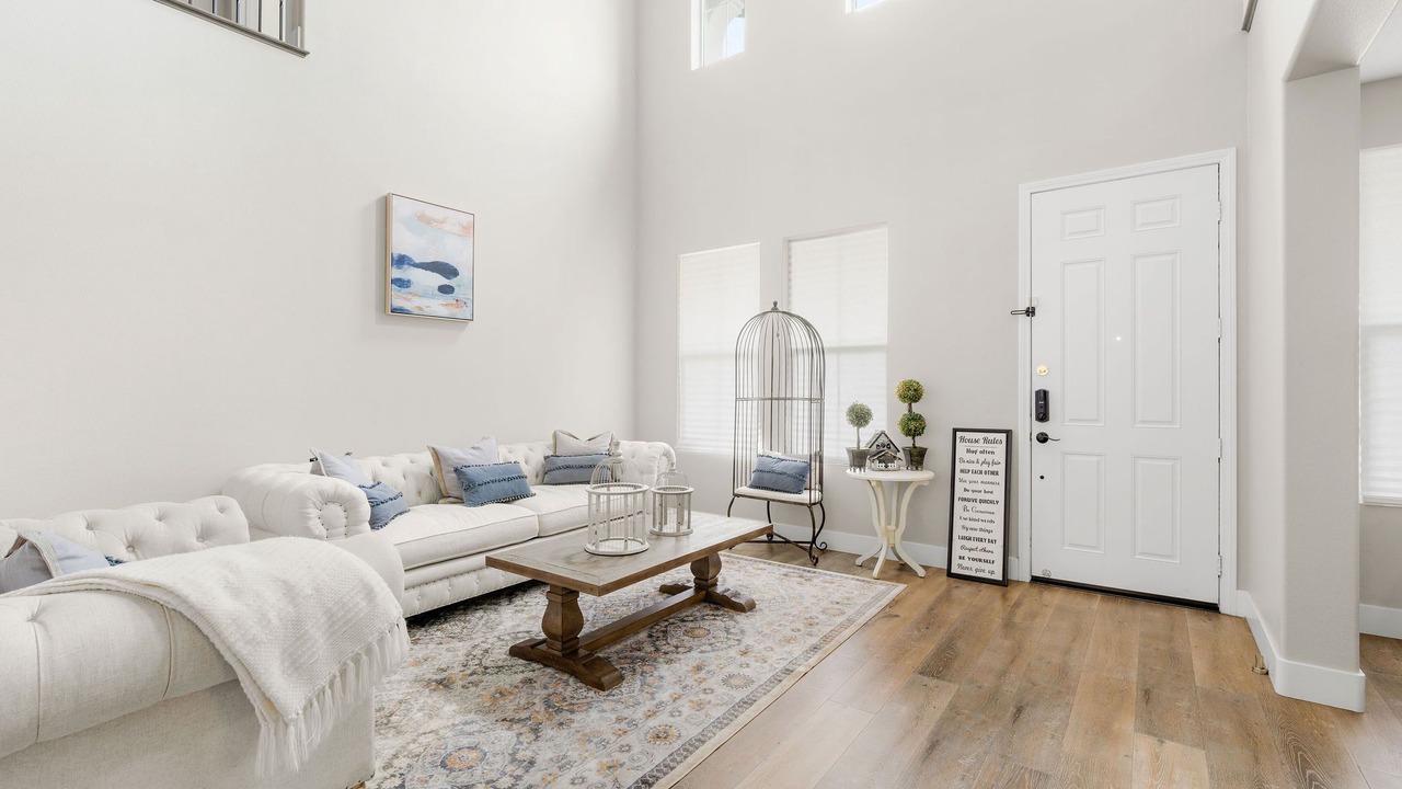 Photo of Livingroom in Corona