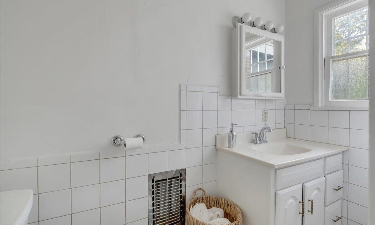 Photo of Bathroom in View Park-Windsor Hills