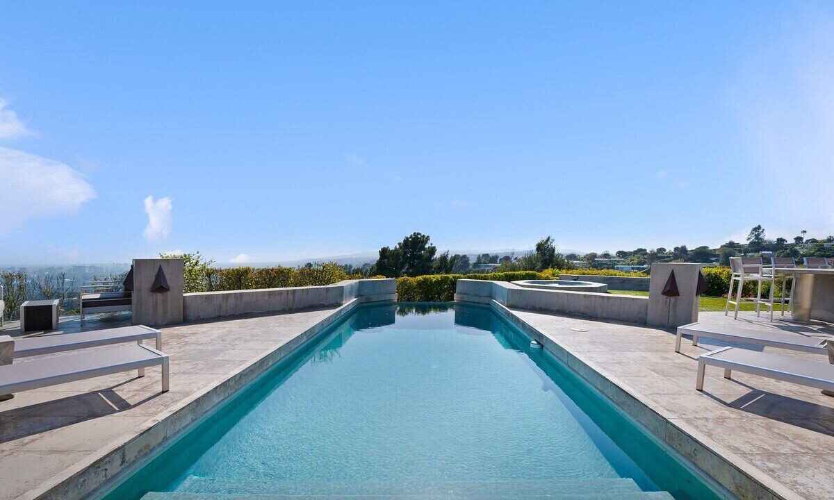 Photo of Outdoor in Trousdale Estates