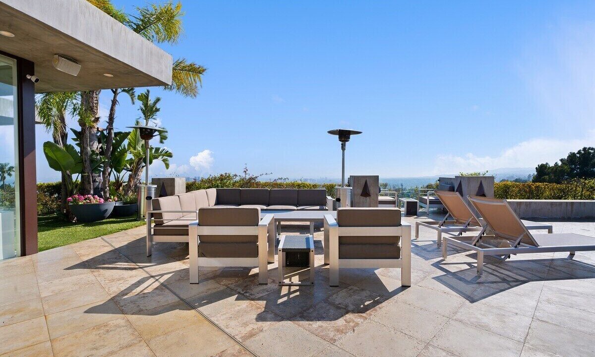 Photo of Outdoor in Trousdale Estates