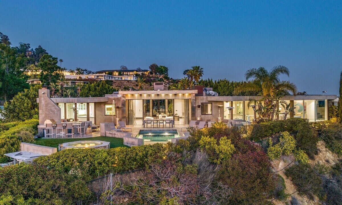 Photo of Outdoor in Trousdale Estates