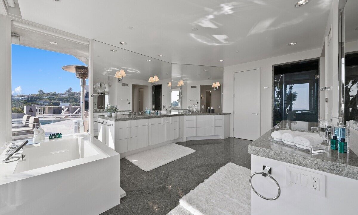 Photo of Bathroom in Trousdale Estates
