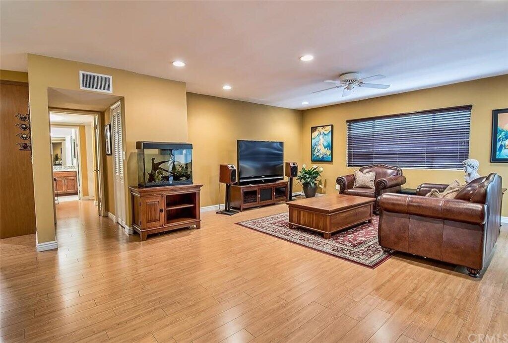 Photo of Livingroom in Toluca Lake