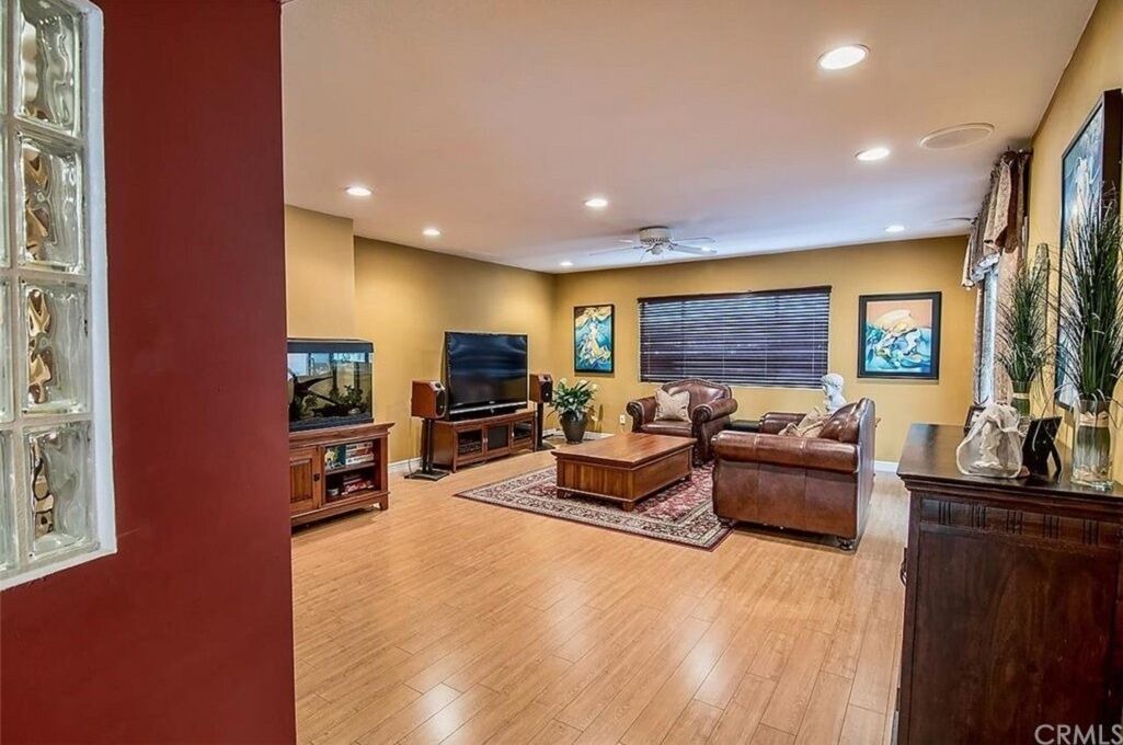 Photo of Livingroom in Toluca Lake