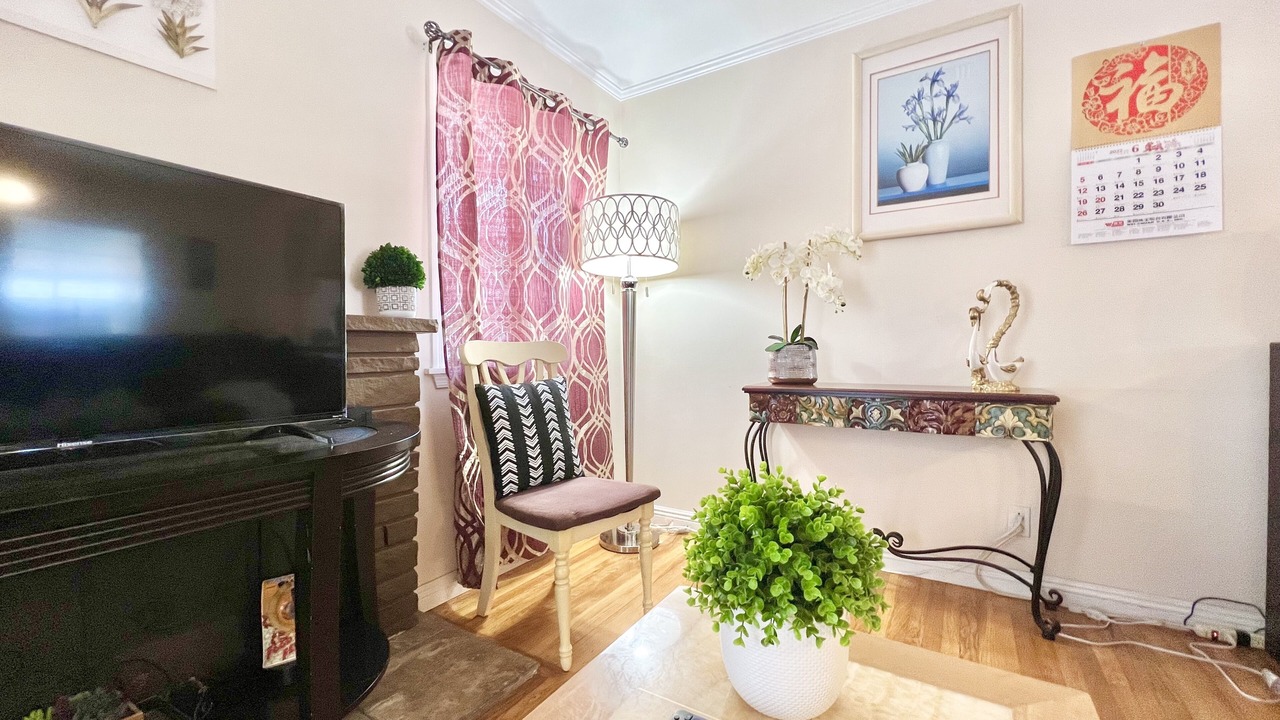 Photo of Livingroom in Sherwood Forest and Thistle Development