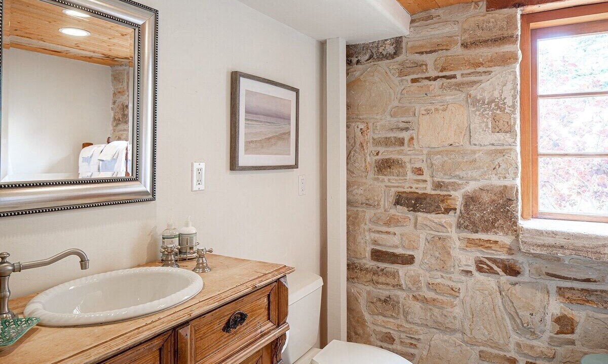 Photo of Bathroom in Golden Rectangle