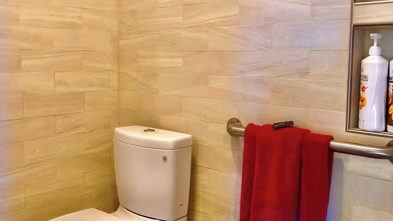 Photo of Bathroom in Golden Gate