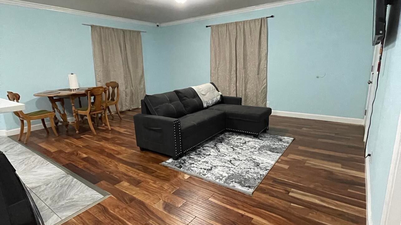 Photo of Livingroom in Oakland