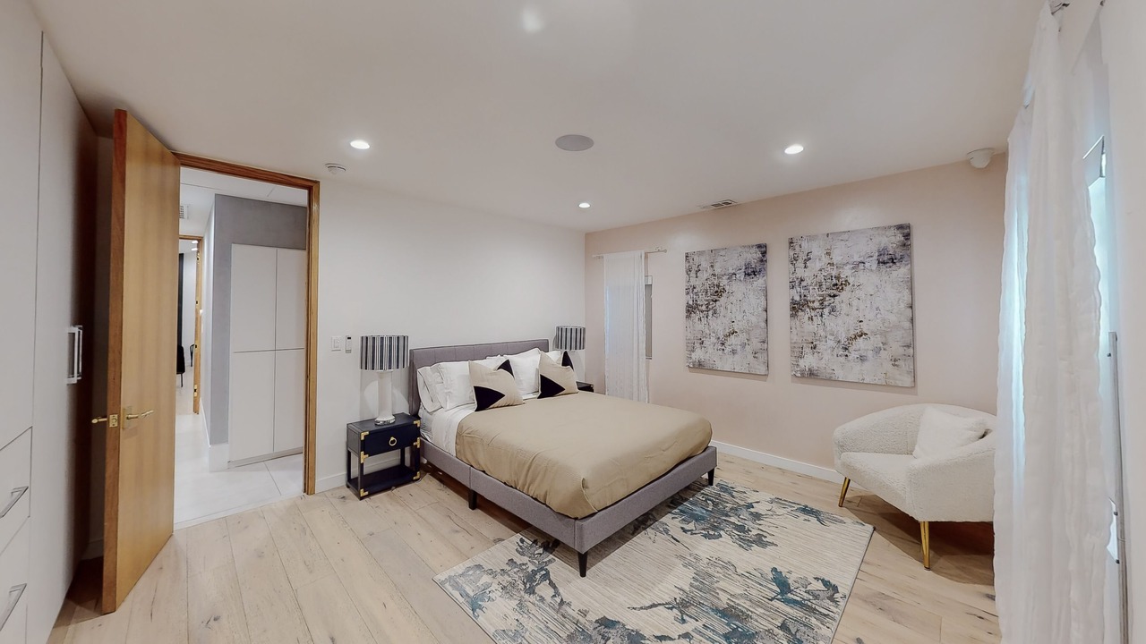 Photo of Bedroom in Lake Balboa