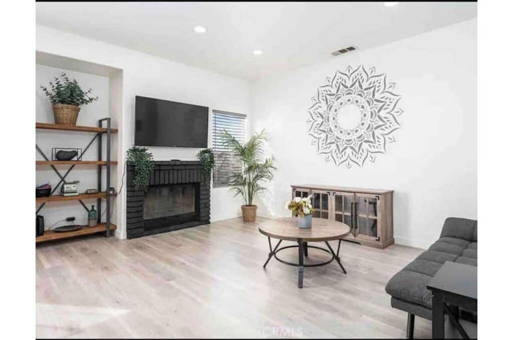 Photo of Livingroom in Victorville