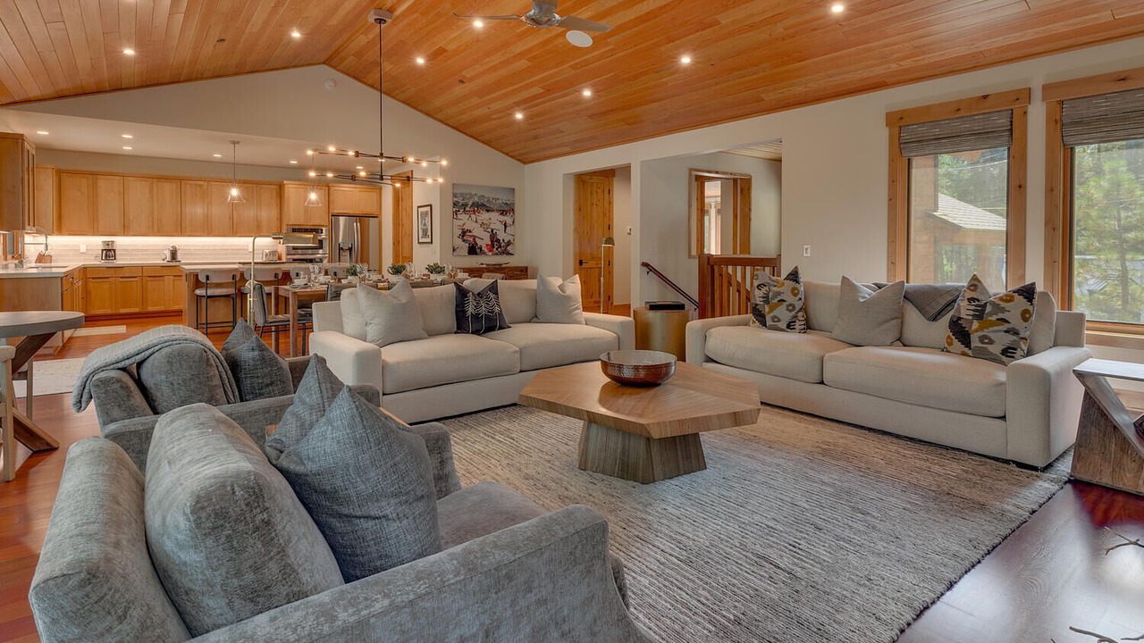 Photo of Livingroom in Tahoe Pines