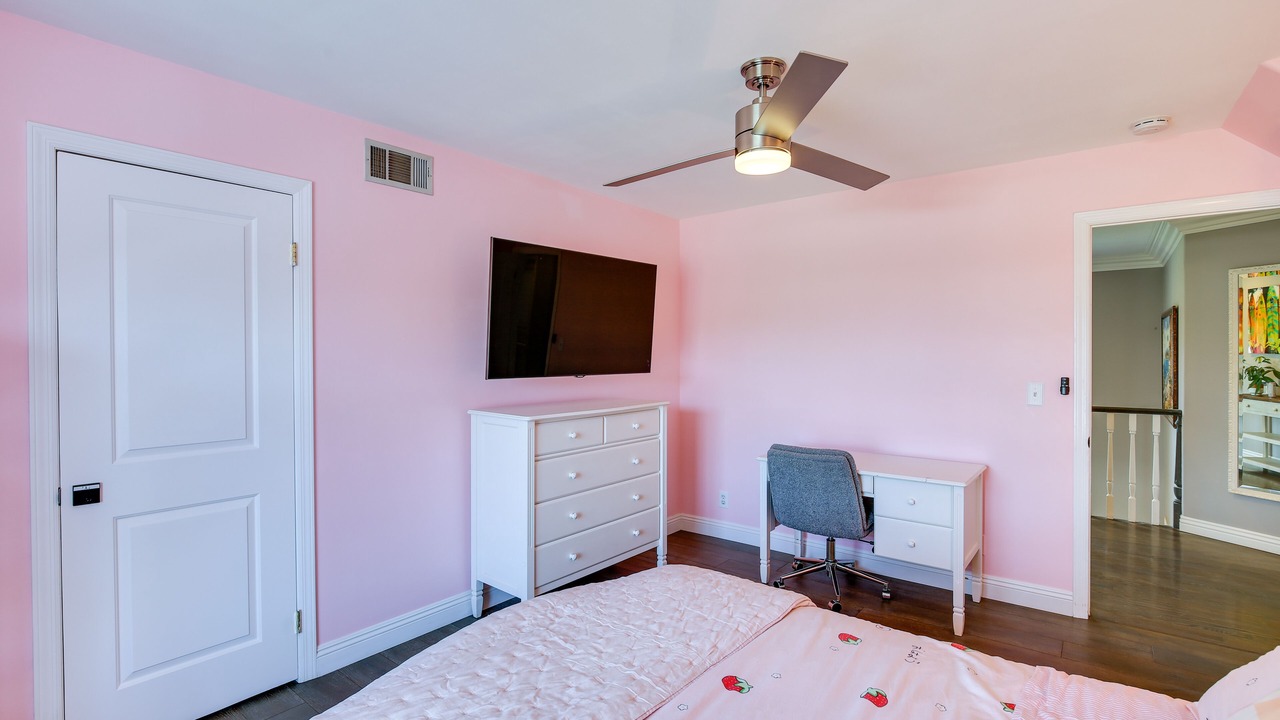 Photo of Bedroom in Orange