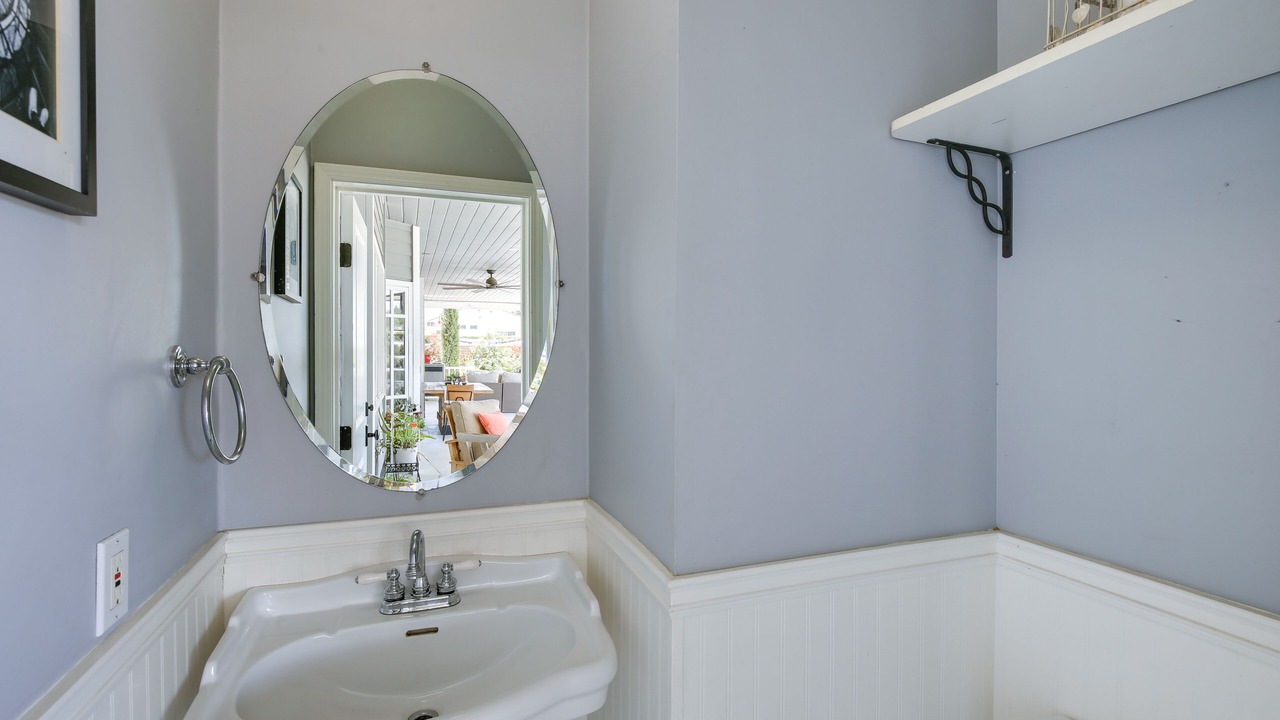 Photo of Bathroom in Orange