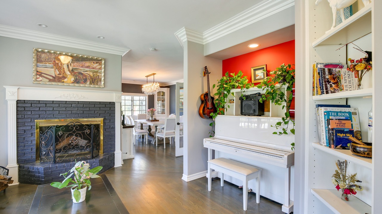 Photo of Livingroom in Orange