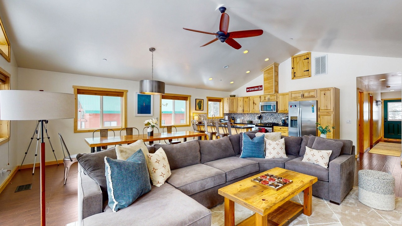 Photo of Livingroom in Serene Lakes