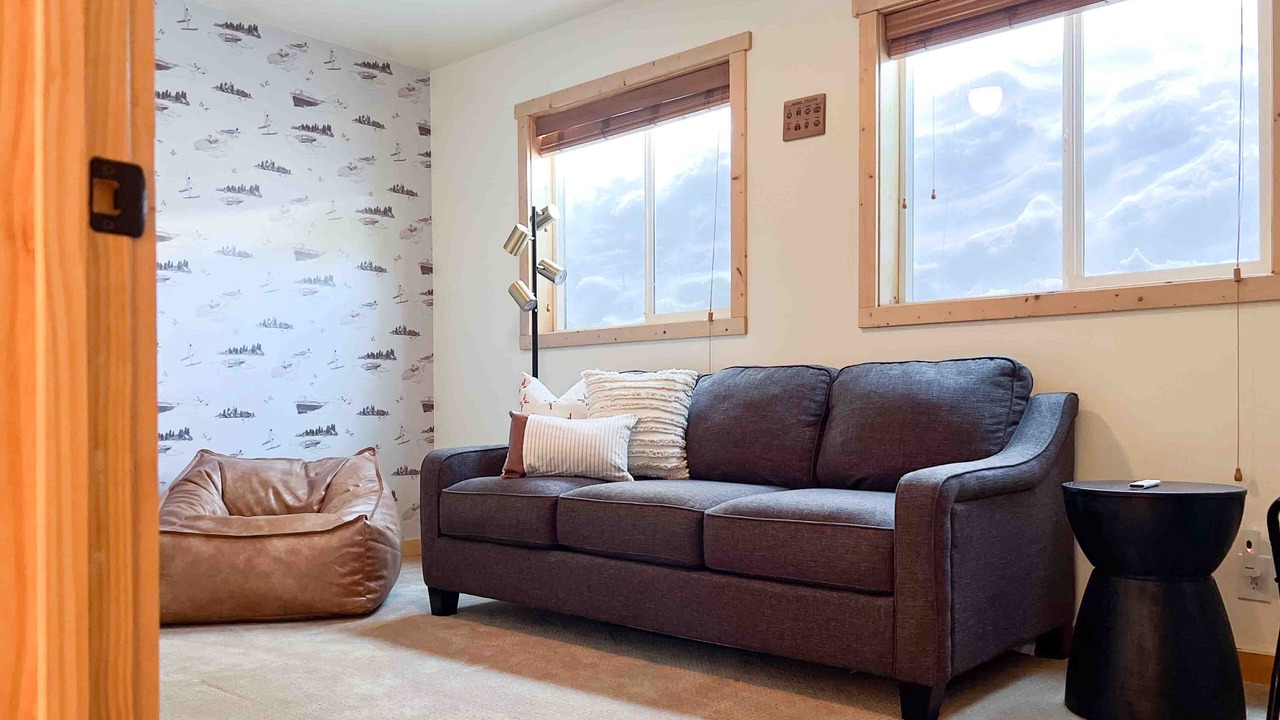 Photo of Livingroom in Serene Lakes