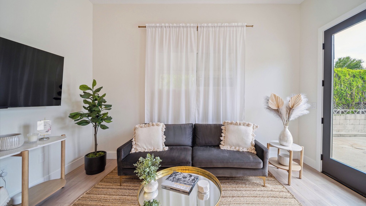 Photo of Livingroom in Claremont