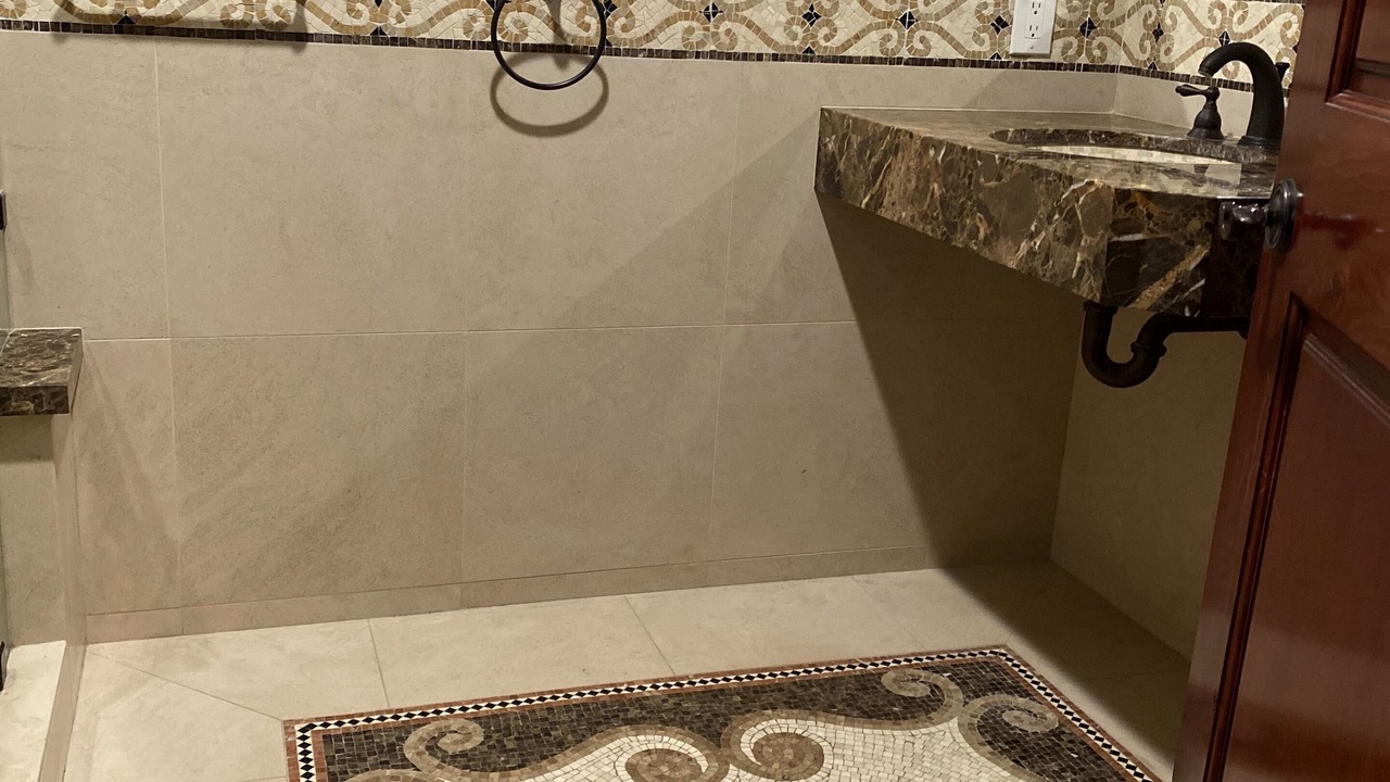 Photo of Bathroom in The Plaza