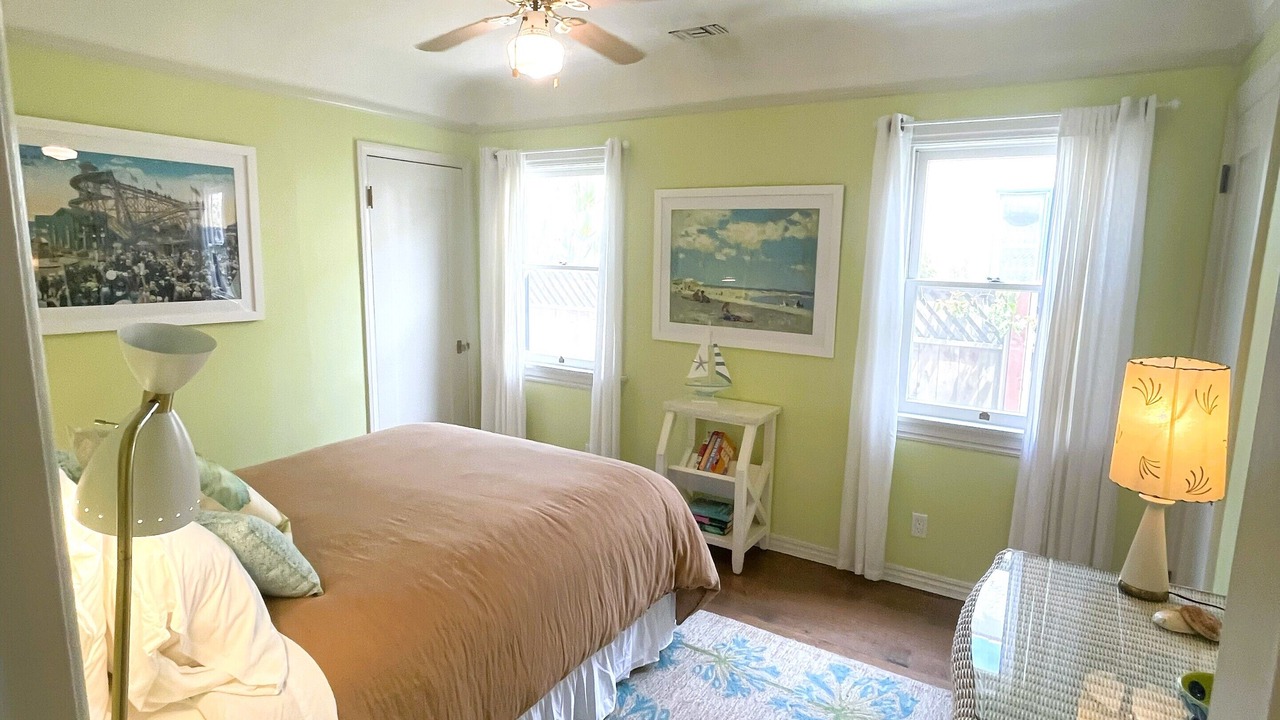 Photo of Bedroom in Belmont Shore