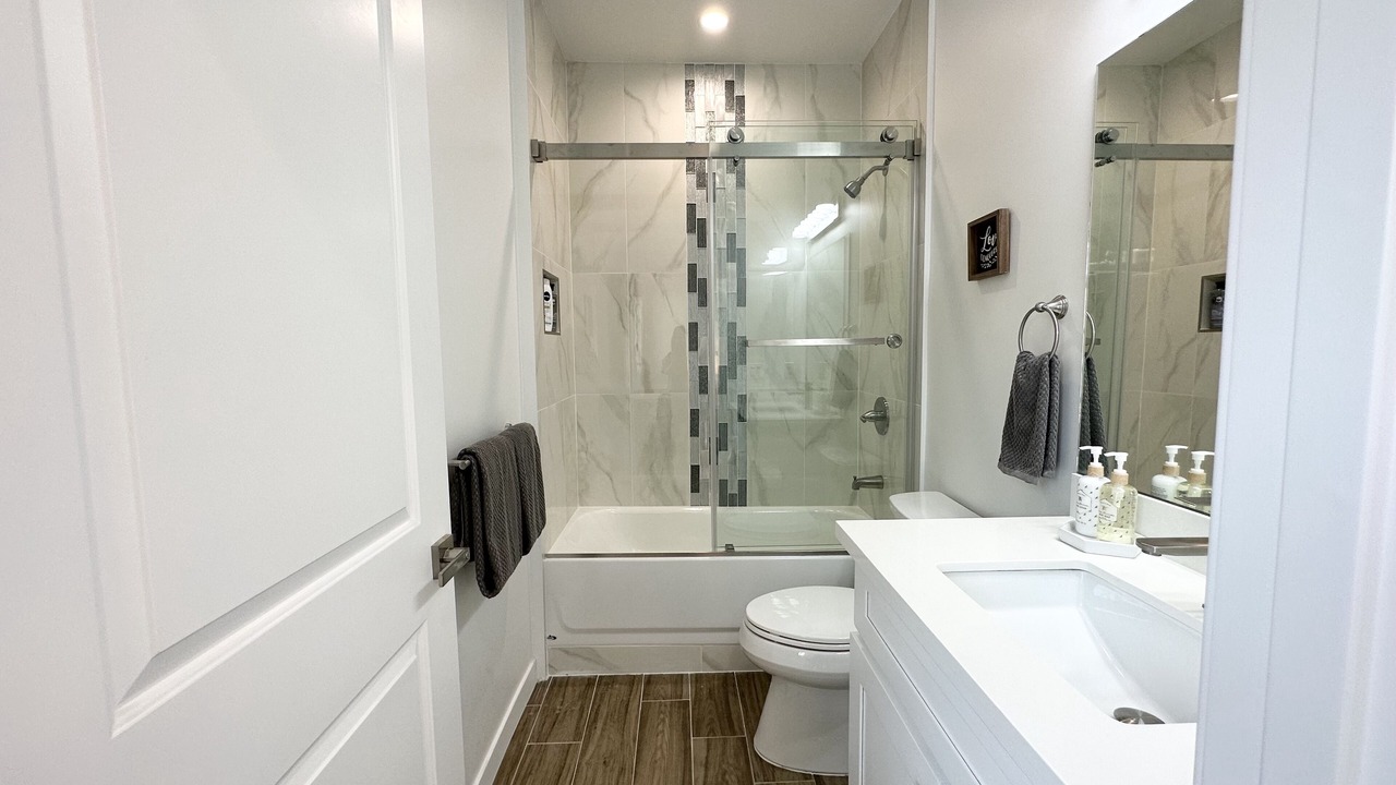 Photo of Bathroom in Lamanda Park