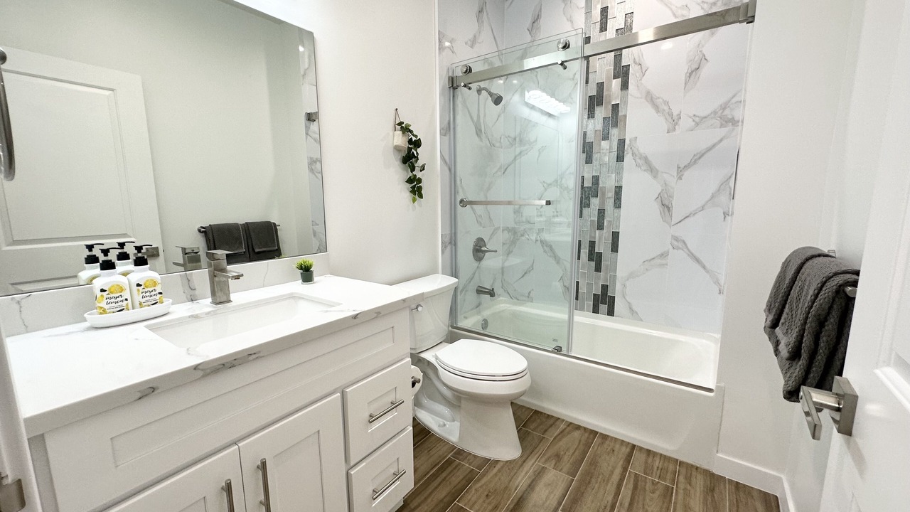 Photo of Bathroom in Lamanda Park